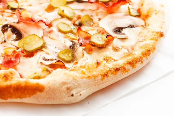 Leckere Pizza mit Pilzen — Stockfoto