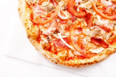 beyaz üzerine lezzetli pizza