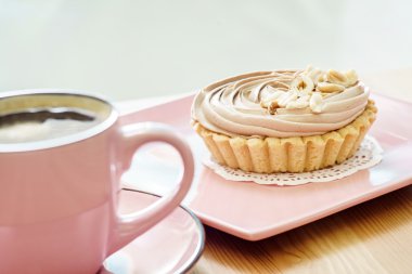 kahve fincanı ile pasta