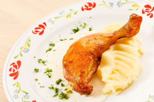 Chicken with mashed potatoes — Stock Photo, Image