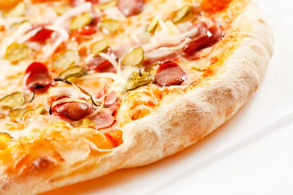 Leckere Pizza gebacken — Stockfoto