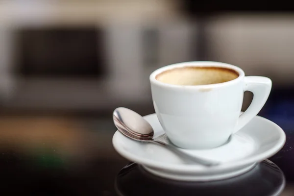 Taza de café en platillo — Foto de Stock