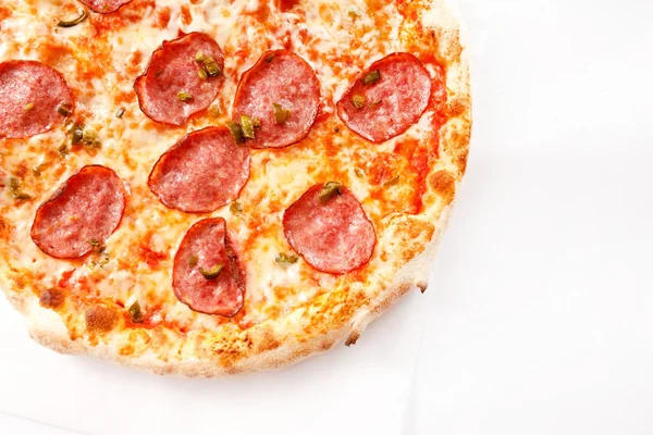 Gebakken smakelijke pizza — Stockfoto