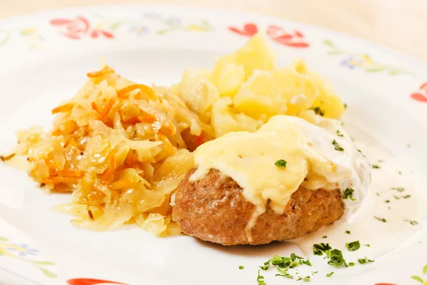 Costeleta com purê de batatas — Fotografia de Stock