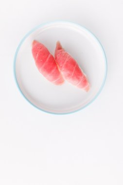 Nigiri pirinç ve somon ile
