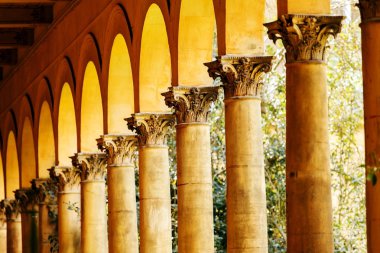 Antik sütunlar mimarisi