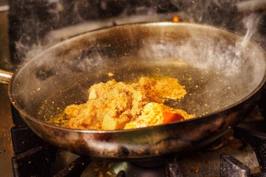 Tavada dumanı tüten gıda