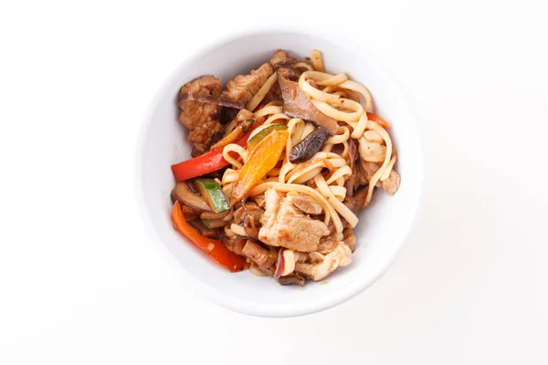 Fideos sabrosos con carne y verduras — Foto de Stock