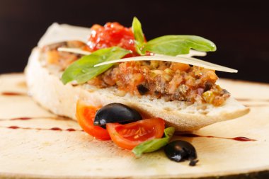 İtalyan meze ile domates bruschetta