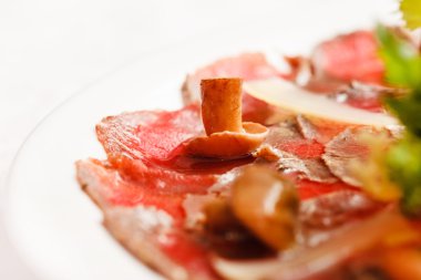 Et carpaccio ile mashrooms