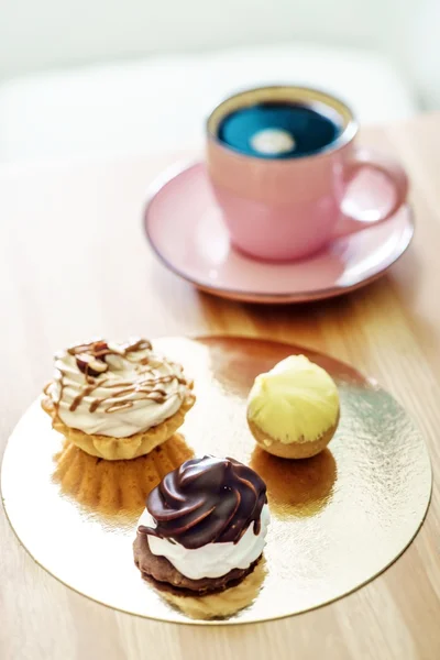 Koffiekopje met gebak — Stockfoto