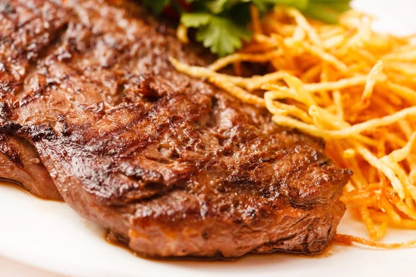 Carne a la parrilla con verduras — Foto de Stock