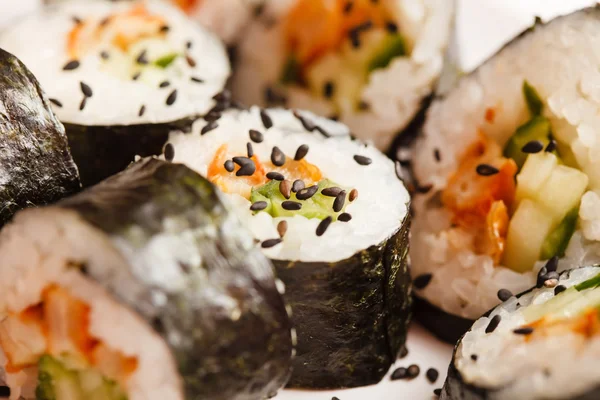 Gustosi involtini di sushi — Foto Stock