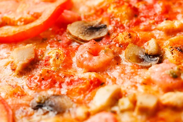 Smakelijke Italiaanse pizza — Stockfoto