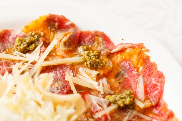 Carpaccio z maso na talíři — Stock fotografie