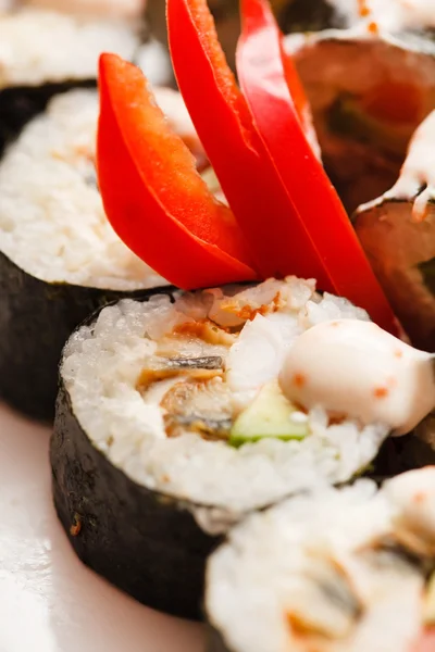 Lekkere sushi rolt op plaat — Stockfoto