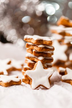 Yıldız şeklinde Noel kurabiyeleri