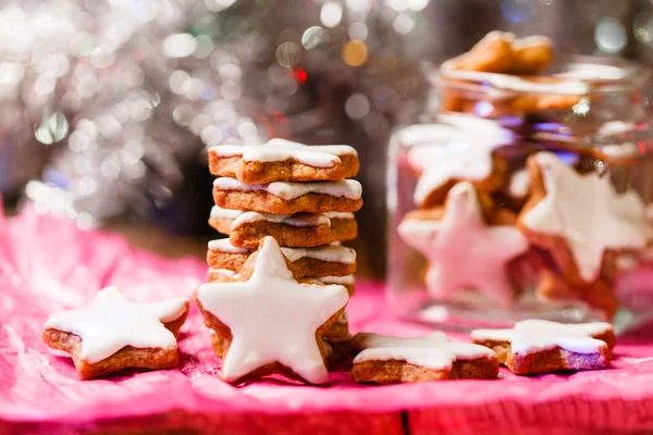 Galletas de Navidad en forma de estrellas —  Fotos de Stock