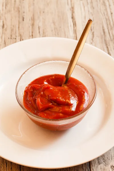 Bowl of ketchup with spoon — Stock Photo, Image