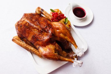 Elma kavrulmuş hindi