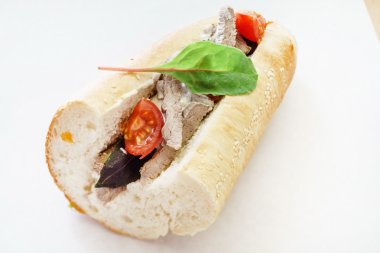 beyaz üzerine lezzetli sandviç