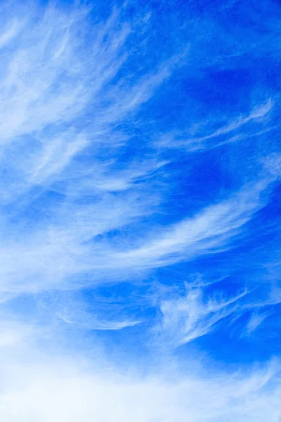Ωραίος μπλε ουρανός με σύννεφα — Φωτογραφία Αρχείου