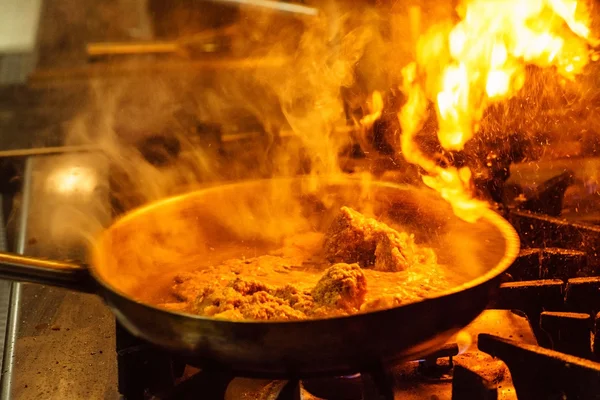 Steaming food in frying pan