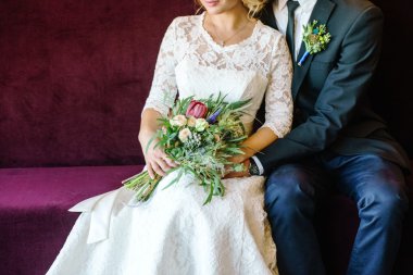 damat ve gelin çiçekleri ile