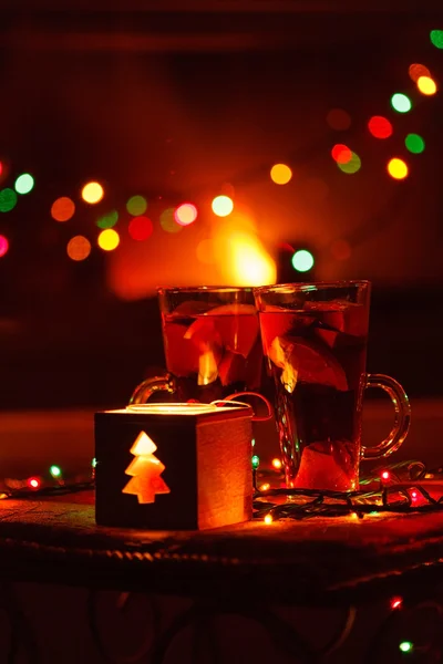 Burning candle and drinks in glasses — Stock Photo, Image