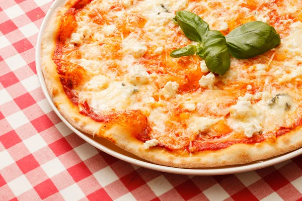 Sabrosa pizza italiana — Foto de Stock