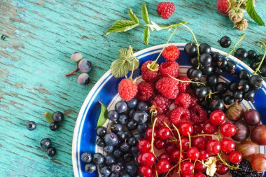 taze olgun çilek plaka