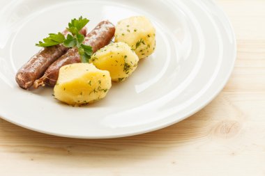 sosis tabakta patates ile