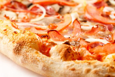 Pizza pastırma ve domates