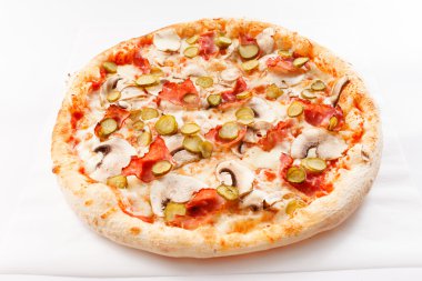 Pizza mantar ve salatalık