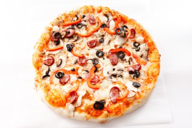 Pizza jambon dilimleri ve mantar ile