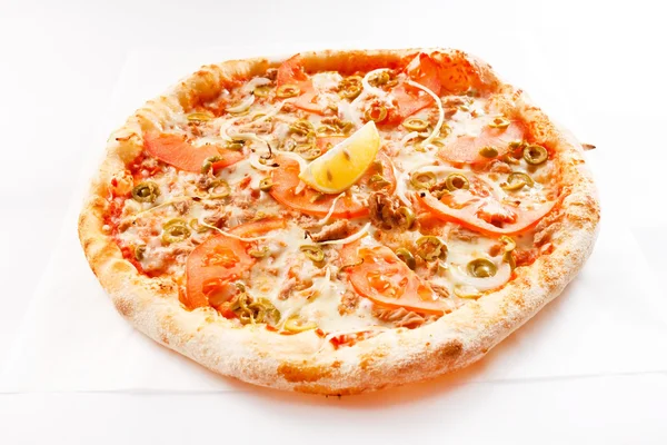 Pizza with tomatoes and cheese — Stock Photo, Image