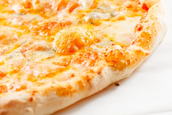 Ízletes sajtos pizza — Stock Fotó