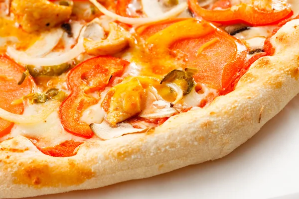 Pizza saborosa com legumes — Fotografia de Stock