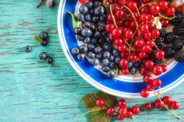 taze olgun çilek plaka