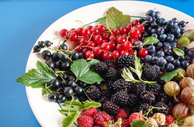 taze olgun çilek plaka