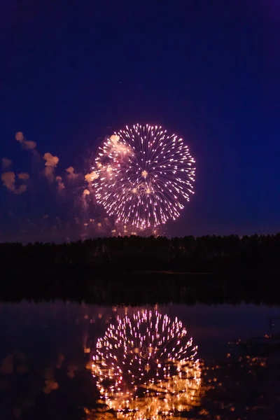 Fireworks with reflection in the water — Stock Photo, Image