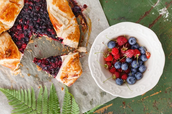 Berry galette with fresh berries — Stock Photo, Image