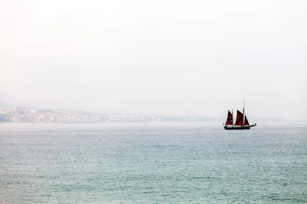 Alone sailboat in the sea — Stock Photo, Image