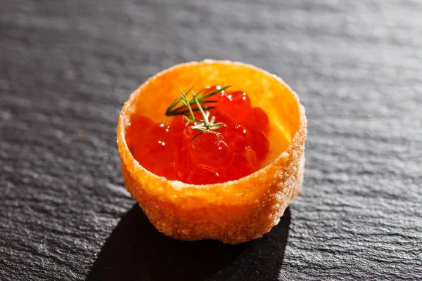 Läckra KANAPE med kaviar — Stockfoto