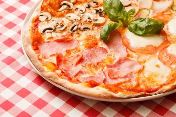Dobrá pizza čtyři typy — Stock fotografie
