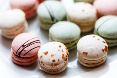renkli Fransızca macaroons