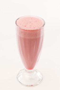 Çilekli süt kokteyl