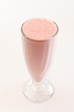 Çilekli süt kokteyl