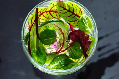 taze salata yaprakları