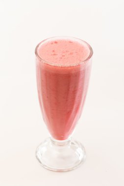 Çilekli süt kokteyl